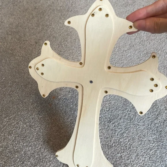 Wooden cress with sparkles on it - Picture 2 of 3